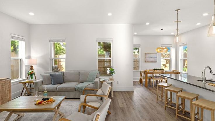 Salle de séjour élégante avec mobilier moderne dans un appartement à Building Lakeland Drive - avantstay - 1613685 à Miramar Beach, Miramar Beach Salle de séjour élégante avec mobilier moderne dans un appartement à Building Lakeland Drive - avantstay - 1613685 à Miramar Beach, Miramar Beach