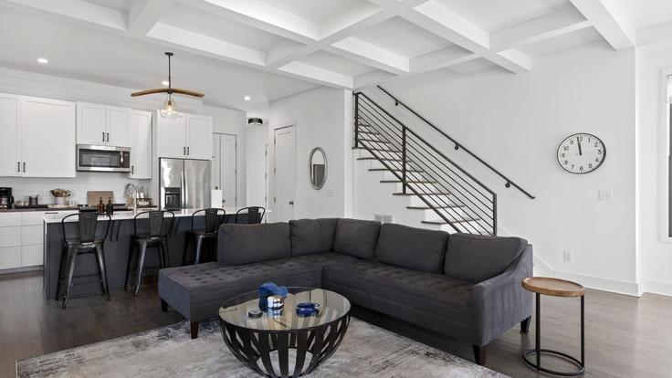 Elegantly designed living room with modern furnishings in an apartment at Building East Fowlkes Street - avantstay - 1424290 in Franklin, Franklin