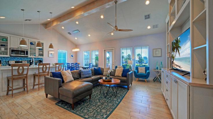 Salle de séjour élégante avec mobilier moderne dans un appartement à Building Mustang Royale - avantstay - 1459663 à Port Aransas, Port Aransas Salle de séjour élégante avec mobilier moderne dans un appartement à Building Mustang Royale - avantstay - 1459663 à Port Aransas, Port Aransas