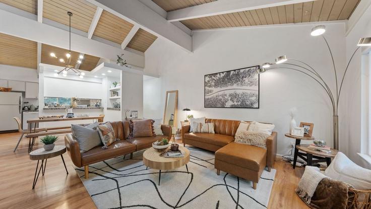 Building Ski Way - avantstay - 1452130 adresindeki bir dairede modern mobilyalarla zarif bir şekilde tasarlanmış oturma odası Incline Village, Incline Village