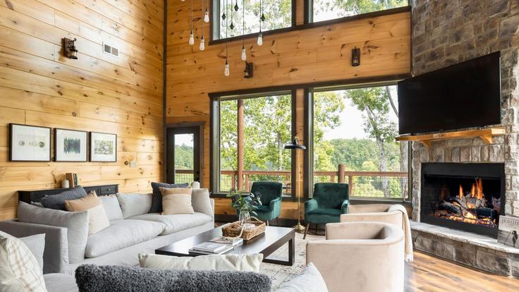 Sevierville SeviervilleのBuilding Sleepy Valley Lane - avantstay - 1028212 - USAのアパートメントにある、モダンな家具を備えたエレガントなデザインのリビングルーム