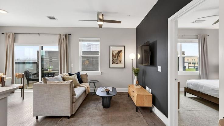 Nashville, Nashville에 위치한 Building Belcourt Avenue - avantstay - 1515152 유닛의 세련된 인테리어가 돋보이는 거실