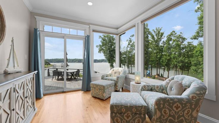 Building Trent Pines Court - avantstay - 1026811 - USA adresindeki bir dairede modern mobilyalarla zarif bir şekilde tasarlanmış oturma odası Lake Norman of Catawba, Lake Norman of Catawba Building Trent Pines Court - avantstay - 1026811 - USA adresindeki bir dairede modern mobilyalarla zarif bir şekilde tasarlanmış oturma odası Lake Norman of Catawba, Lake Norman of Catawba