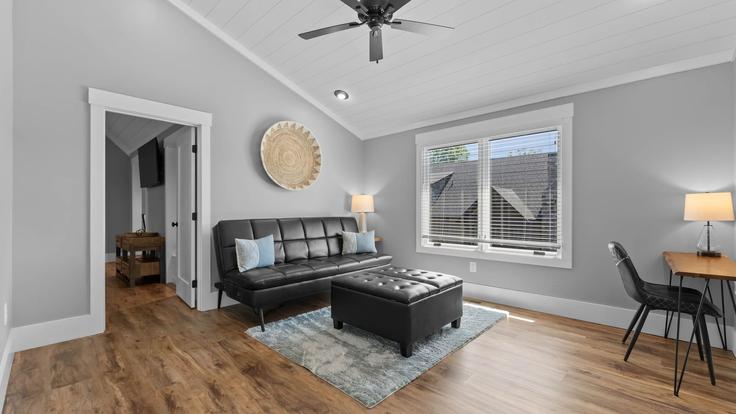 Building Vista View Drive - avantstay - 1027130 - USA adresindeki bir dairede modern mobilyalarla zarif bir şekilde tasarlanmış oturma odası Lake Norman of Catawba, Lake Norman of Catawba Building Vista View Drive - avantstay - 1027130 - USA adresindeki bir dairede modern mobilyalarla zarif bir şekilde tasarlanmış oturma odası Lake Norman of Catawba, Lake Norman of Catawba