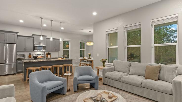 Salle de séjour élégante avec mobilier moderne dans un appartement à Building Mobile Street - avantstay - 1624503 à Miramar Beach, Miramar Beach Salle de séjour élégante avec mobilier moderne dans un appartement à Building Mobile Street - avantstay - 1624503 à Miramar Beach, Miramar Beach