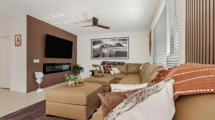 Building Modena Terrace - avantstay - 1563984 adresindeki bir dairede modern mobilyalarla zarif bir şekilde tasarlanmış oturma odası Coachella, Coachella