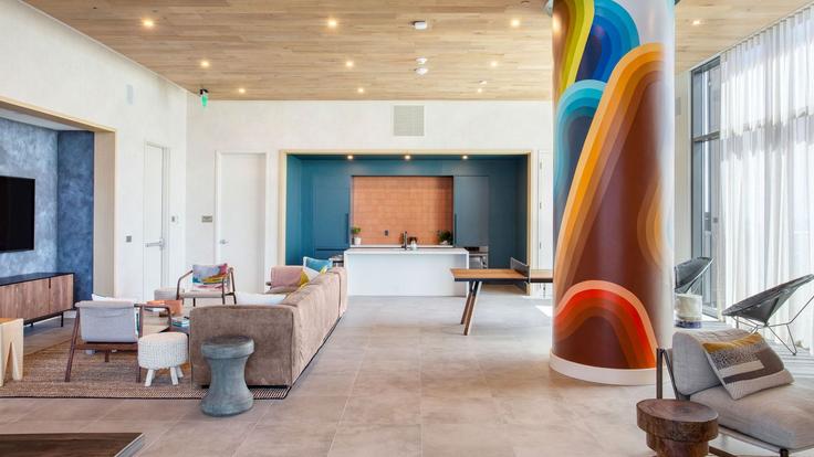 Austin, Austin에 위치한 Building East Avenue - avantstay - 1095046 - ATX 유닛의 세련된 인테리어가 돋보이는 거실