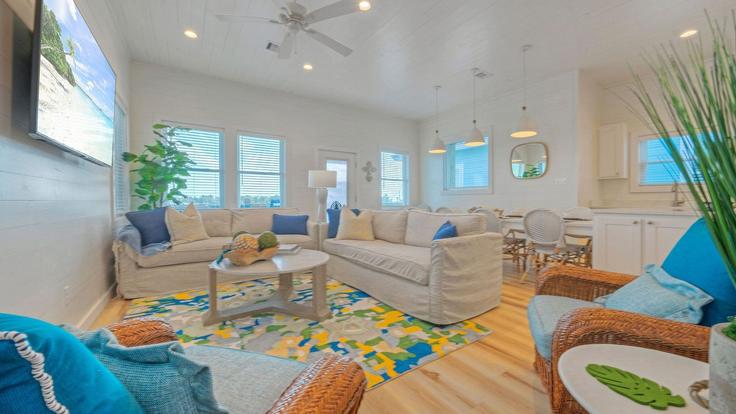 Port Aransas, Port Aransas에 위치한 Building Texas 361 - avantstay - 1404622 유닛의 세련된 인테리어가 돋보이는 거실