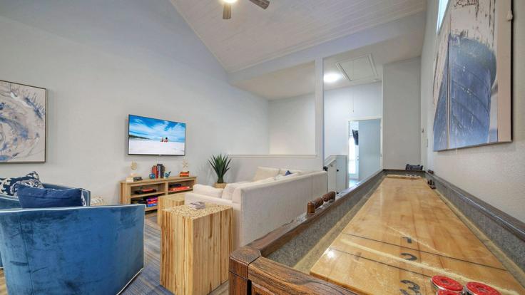 Port Aransas, Port Aransas에 위치한 Building Eleventh Street - avantstay - 1495755 유닛의 세련된 인테리어가 돋보이는 거실