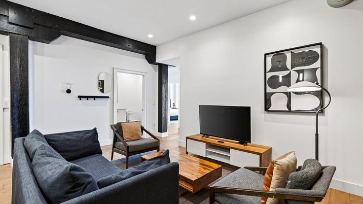 Elegantly designed living room with modern furnishings in an apartment at Building 2nd Avenue South - avantstay - 1593968 in Nashville, Nashville