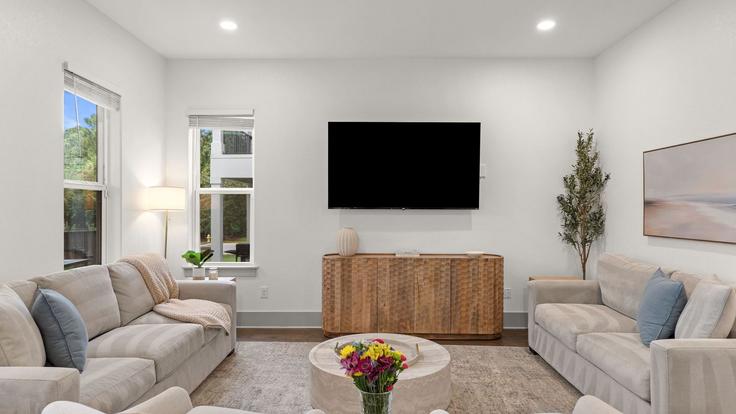 Salle de séjour élégante avec mobilier moderne dans un appartement à Building Lake Street - avantstay - 1626431 à Miramar Beach, Miramar Beach Salle de séjour élégante avec mobilier moderne dans un appartement à Building Lake Street - avantstay - 1626431 à Miramar Beach, Miramar Beach