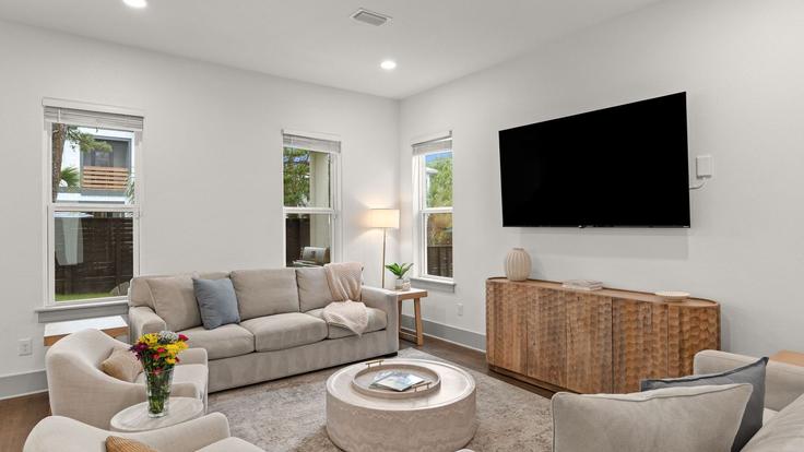 Elegante sala de estar con mobiliario moderno en un apartamento en Building Lake Street - avantstay - 1626431 en Miramar Beach, Miramar Beach Elegante sala de estar con mobiliario moderno en un apartamento en Building Lake Street - avantstay - 1626431 en Miramar Beach, Miramar Beach