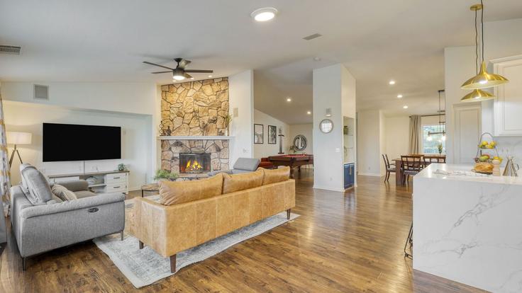 Building Loren Way - avantstay - 1525726 adresindeki bir dairede modern mobilyalarla zarif bir şekilde tasarlanmış oturma odası Temecula, Temecula Building Loren Way - avantstay - 1525726 adresindeki bir dairede modern mobilyalarla zarif bir şekilde tasarlanmış oturma odası Temecula, Temecula