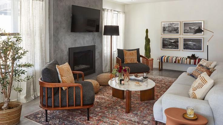 Elegante sala de estar con mobiliario moderno en un apartamento en Building Vineyard Drive - avantstay - 1598074 en Templeton, Templeton Elegante sala de estar con mobiliario moderno en un apartamento en Building Vineyard Drive - avantstay - 1598074 en Templeton, Templeton