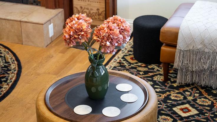 Salle de séjour élégante avec mobilier moderne dans un appartement à Building Olive Street - avantstay - 1598088 à Paso Robles, Paso Robles Salle de séjour élégante avec mobilier moderne dans un appartement à Building Olive Street - avantstay - 1598088 à Paso Robles, Paso Robles
