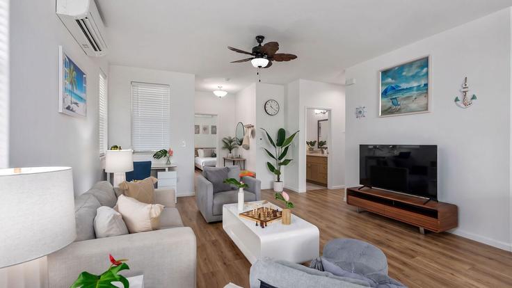 Salle de séjour élégante avec mobilier moderne dans un appartement à Building Maiola Street - avantstay - 1027296 - USA à Makaha Valley, Makaha Valley Salle de séjour élégante avec mobilier moderne dans un appartement à Building Maiola Street - avantstay - 1027296 - USA à Makaha Valley, Makaha Valley