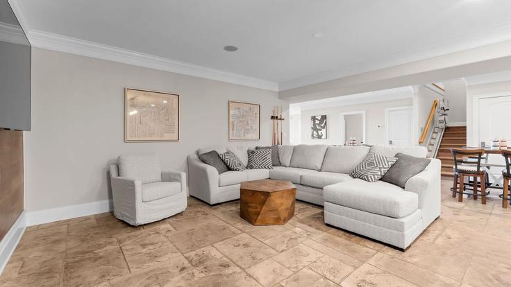 Troutman, Troutman에 위치한 Building Farley Lane - avantstay - 1038382 - USA 유닛의 세련된 인테리어가 돋보이는 거실 Troutman, Troutman에 위치한 Building Farley Lane - avantstay - 1038382 - USA 유닛의 세련된 인테리어가 돋보이는 거실