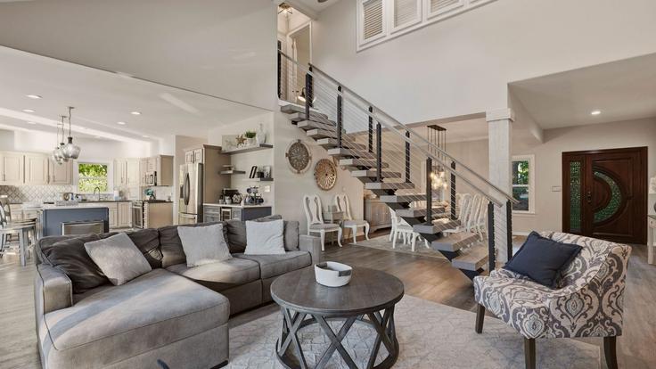 Sala de estar elegantemente projetada com móveis modernos em um apartamento no Building Ballycastle Road - avantstay - 1027251 - USA em Lake Norman of Iredell, Lake Norman of Iredell