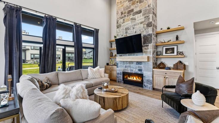 Sala de estar elegantemente projetada com móveis modernos em um apartamento no Building West Eland Circle - avantstay - 1549612 em Heber City, Heber City Sala de estar elegantemente projetada com móveis modernos em um apartamento no Building West Eland Circle - avantstay - 1549612 em Heber City, Heber City