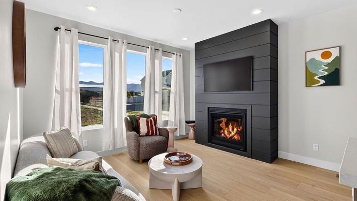Sala de estar elegantemente projetada com móveis modernos em um apartamento no Building Elk Wallow Drive - avantstay - 1637166 em East Basin, East Basin