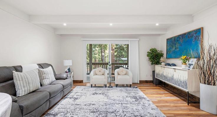 Elegant gestaltetes Wohnzimmer mit moderner Einrichtung in einer Wohnung im Building Northwood Boulevard - avantstay - 1399896 in Incline Village, Incline Village Elegant gestaltetes Wohnzimmer mit moderner Einrichtung in einer Wohnung im Building Northwood Boulevard - avantstay - 1399896 in Incline Village, Incline Village