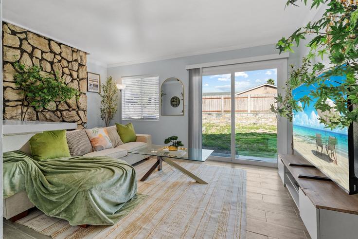 San Diego San DiegoのBuilding Mayor Circle - avary-properties - 1643453のアパートメントにある、モダンな家具を備えたエレガントなデザインのリビングルーム