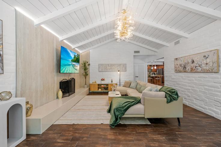 Elegant gestaltetes Wohnzimmer mit moderner Einrichtung in einer Wohnung im Building Avenida Gregory - avary-properties - 1643448 in Casa de Oro-Mount Helix, Casa de Oro-Mount Helix Elegant gestaltetes Wohnzimmer mit moderner Einrichtung in einer Wohnung im Building Avenida Gregory - avary-properties - 1643448 in Casa de Oro-Mount Helix, Casa de Oro-Mount Helix