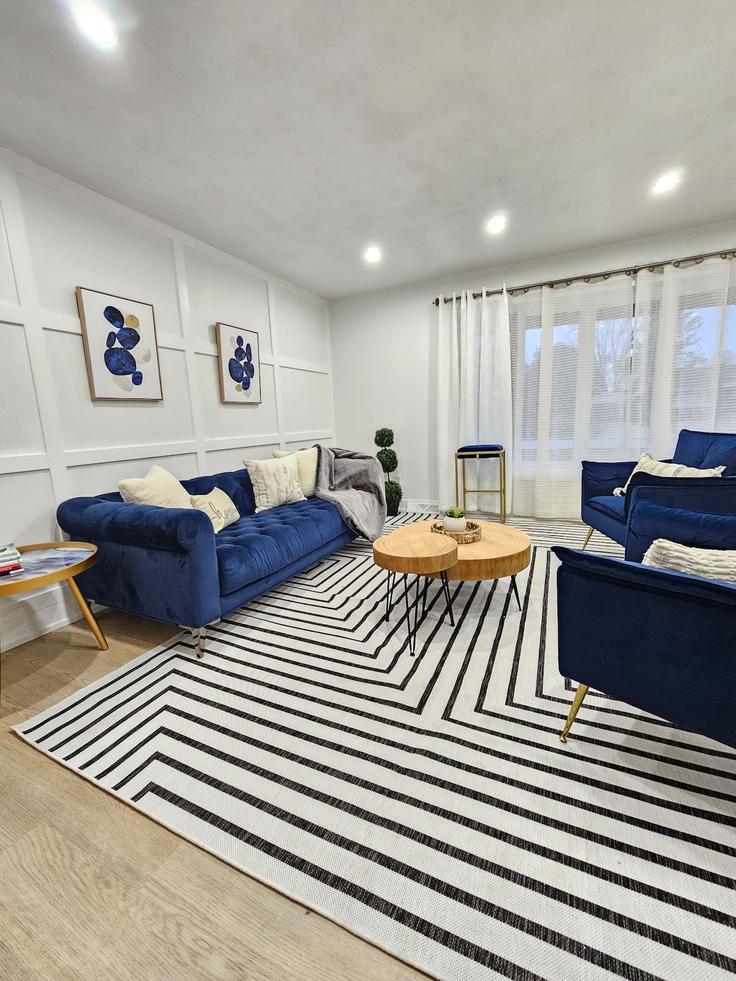 Salle de séjour élégante avec mobilier moderne dans un appartement à Building Hickory Street - aynu-llc - 1634291 à Waukegan, Waukegan