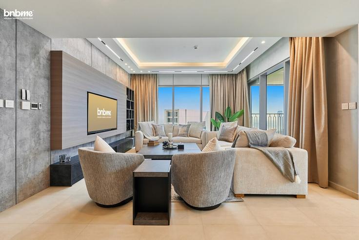 Zaa'beel Second, Dubai에 위치한 Building Tariaq Bedon Esm - b-n-b-holiday-homes-rental-llc - 1467817 유닛의 세련된 인테리어가 돋보이는 거실 Zaa'beel Second, Dubai에 위치한 Building Tariaq Bedon Esm - b-n-b-holiday-homes-rental-llc - 1467817 유닛의 세련된 인테리어가 돋보이는 거실