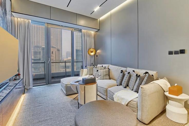 Building Breih Street - b-n-b-holiday-homes-rental-llc - 1580178 adresindeki bir dairede modern mobilyalarla zarif bir şekilde tasarlanmış oturma odası Dubai Marina, Dubai Building Breih Street - b-n-b-holiday-homes-rental-llc - 1580178 adresindeki bir dairede modern mobilyalarla zarif bir şekilde tasarlanmış oturma odası Dubai Marina, Dubai