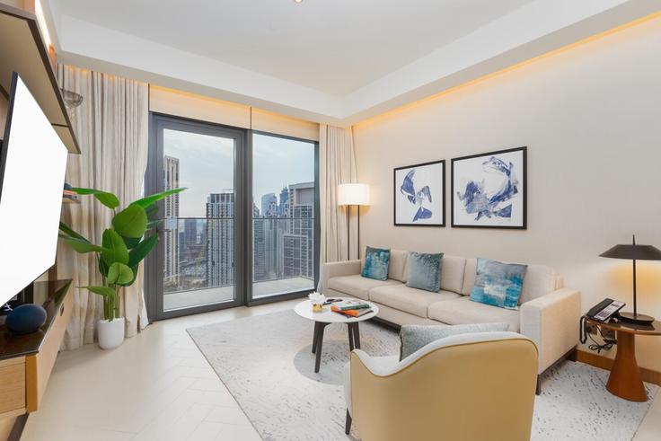 Building Sheikh Mohammed bin Rashid Boulevard - b-n-b-holiday-homes-rental-llc - 1571362 adresindeki bir dairede modern mobilyalarla zarif bir şekilde tasarlanmış oturma odası Burj Khalifa, Dubai Building Sheikh Mohammed bin Rashid Boulevard - b-n-b-holiday-homes-rental-llc - 1571362 adresindeki bir dairede modern mobilyalarla zarif bir şekilde tasarlanmış oturma odası Burj Khalifa, Dubai