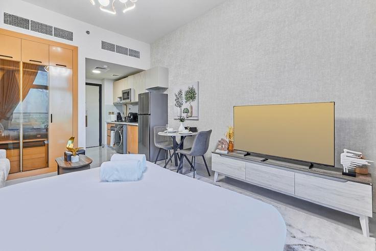 Salle de séjour élégante avec mobilier moderne dans un appartement à Building Tariaq Bedon Esm - b-n-b-holiday-homes-rental-llc - 1391957 à Al Barsha South Third, Dubai Salle de séjour élégante avec mobilier moderne dans un appartement à Building Tariaq Bedon Esm - b-n-b-holiday-homes-rental-llc - 1391957 à Al Barsha South Third, Dubai