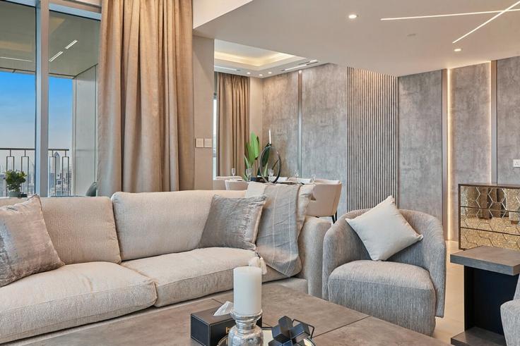 Elegant gestaltetes Wohnzimmer mit moderner Einrichtung in einer Wohnung im Building Tariaq Bedon Esm - b-n-b-holiday-homes-rental-llc - 1467817 in Zaa'beel Second, Dubai