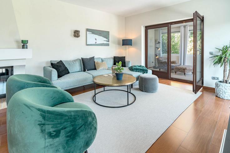 Salle de séjour élégante avec mobilier moderne dans un appartement à Building Calle Pilatos - b06855001 - 1343487 à Benahavís, Benahavís