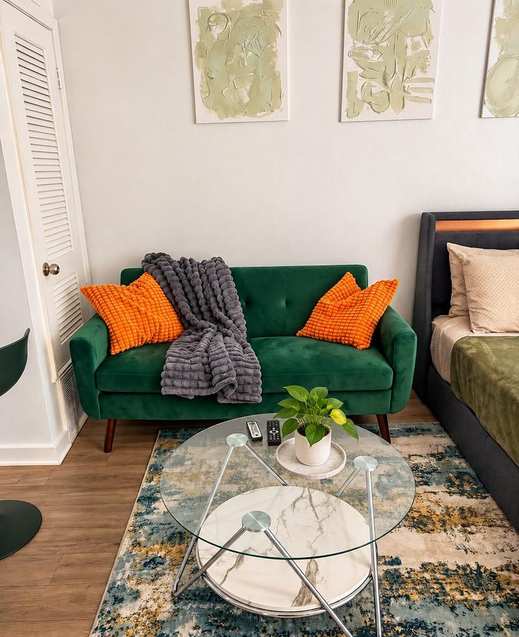 Sala de estar elegantemente projetada com móveis modernos em um apartamento no Building Stoneway Drive - bacev-group-llc - 1497890 em Austin, Austin Sala de estar elegantemente projetada com móveis modernos em um apartamento no Building Stoneway Drive - bacev-group-llc - 1497890 em Austin, Austin