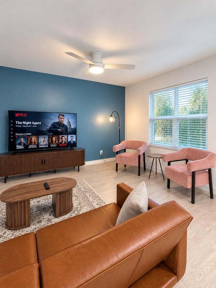 Austin AustinのBuilding Newning Avenue - bacev-group-llc - 1497887のアパートメントにある、モダンな家具を備えたエレガントなデザインのリビングルーム
