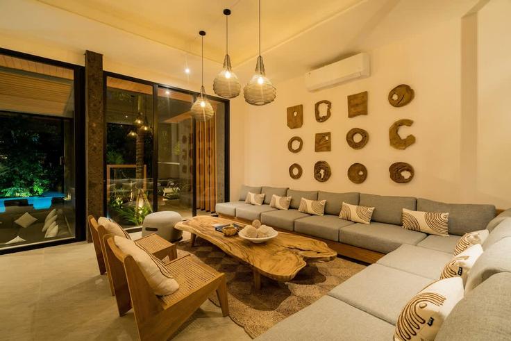 Sala de estar elegantemente projetada com móveis modernos em um apartamento no Building G73Q+5XG - balisuperhost - 1522734 em Tampaksiring, Gianyar Regency Sala de estar elegantemente projetada com móveis modernos em um apartamento no Building G73Q+5XG - balisuperhost - 1522734 em Tampaksiring, Gianyar Regency