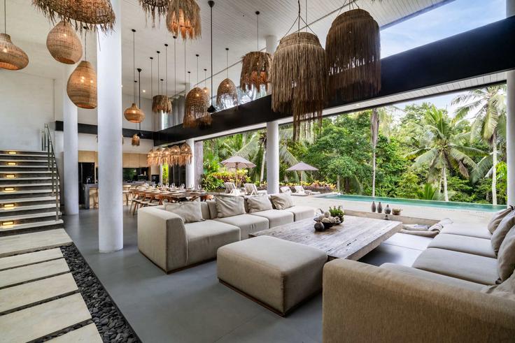 Elegant gestaltetes Wohnzimmer mit moderner Einrichtung in einer Wohnung im Building G76H+G64 - balisuperhost - 1522443 in Tegallalang, Gianyar Regency Elegant gestaltetes Wohnzimmer mit moderner Einrichtung in einer Wohnung im Building G76H+G64 - balisuperhost - 1522443 in Tegallalang, Gianyar Regency