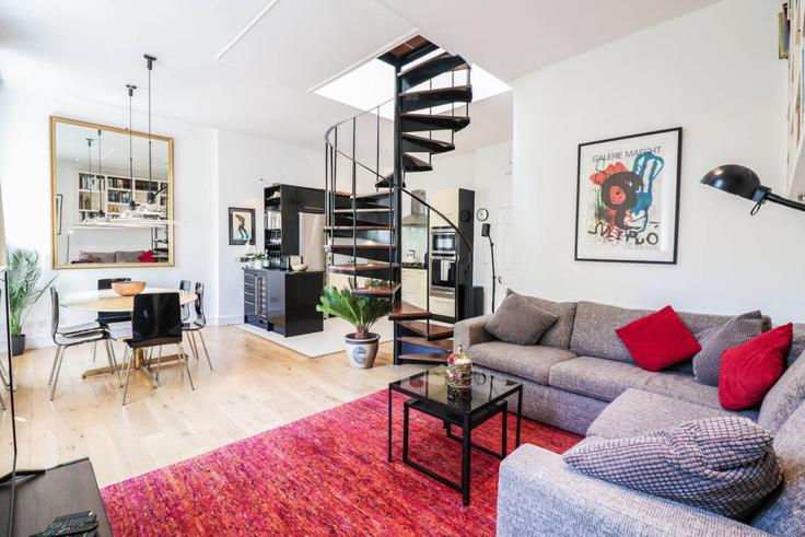 Salle de séjour élégante avec mobilier moderne dans un appartement à Building Westbourne Terrace - balloon-bnb - 1346519 à City of Westminster, London