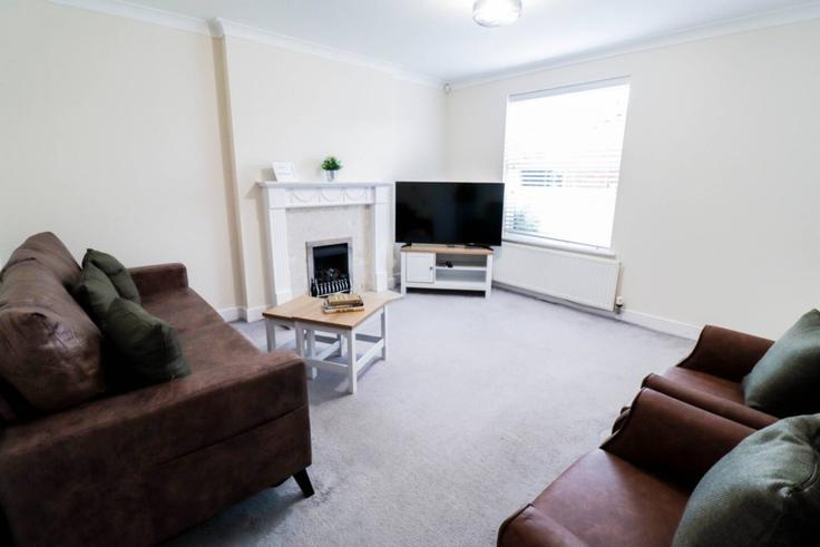 Royal Borough of Greenwich, London에 위치한 Building Broadwater Road - balloon-bnb - 1346523 유닛의 세련된 인테리어가 돋보이는 거실 Royal Borough of Greenwich, London에 위치한 Building Broadwater Road - balloon-bnb - 1346523 유닛의 세련된 인테리어가 돋보이는 거실