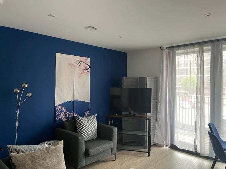 Building Fairfield Avenue - balloon-bnb - 1363382 adresindeki bir dairede modern mobilyalarla zarif bir şekilde tasarlanmış oturma odası Spelthorne District, Staines