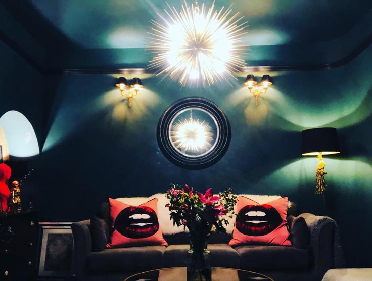 West Suffolk District, Newmarket에 위치한 Building Mill Hill - balloon-bnb - 1366757 유닛의 세련된 인테리어가 돋보이는 거실