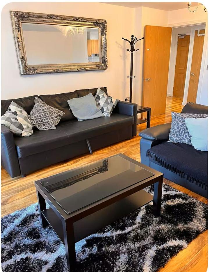 Royal Borough of Greenwich, London 소재 Building Erebus Drive - balloon-bnb - 1373022 유닛에 마련된, 현대적인 가구로 꾸며진 우아한 디자인의 거실