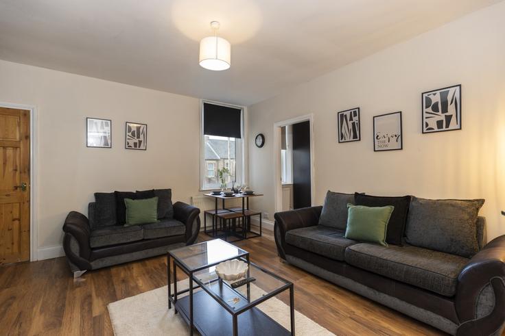 Metropolitan Borough of Gateshead, Gateshead에 위치한 Building Rectory Road - balloon-bnb - 1461635 유닛의 세련된 인테리어가 돋보이는 거실 Metropolitan Borough of Gateshead, Gateshead에 위치한 Building Rectory Road - balloon-bnb - 1461635 유닛의 세련된 인테리어가 돋보이는 거실