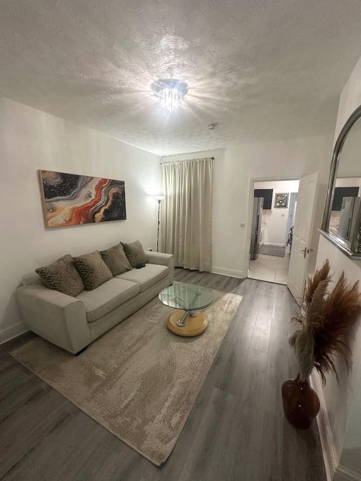 Building King Edward Street - balloon-bnb - 1470235 adresindeki bir dairede modern mobilyalarla zarif bir şekilde tasarlanmış oturma odası Metropolitan Borough of Gateshead, Gateshead Building King Edward Street - balloon-bnb - 1470235 adresindeki bir dairede modern mobilyalarla zarif bir şekilde tasarlanmış oturma odası Metropolitan Borough of Gateshead, Gateshead