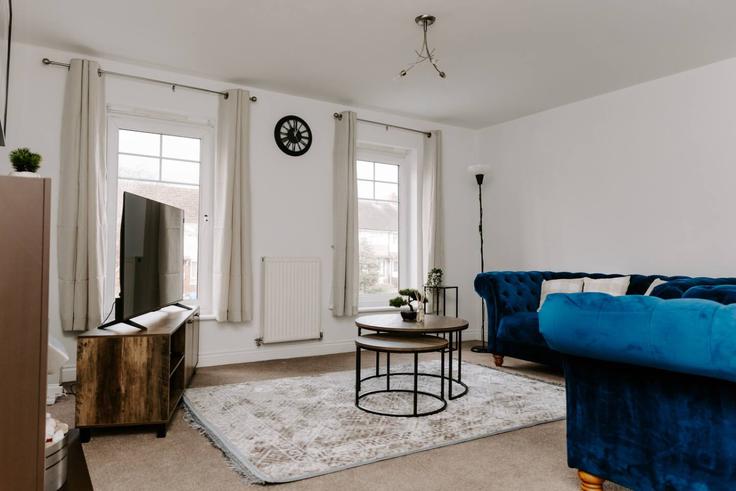 Sala de estar elegantemente projetada com móveis modernos em um apartamento no Building High Newham Road - balloon-bnb - 1497792 em Stockton-on-Tees, Stockton-on-Tees Sala de estar elegantemente projetada com móveis modernos em um apartamento no Building High Newham Road - balloon-bnb - 1497792 em Stockton-on-Tees, Stockton-on-Tees