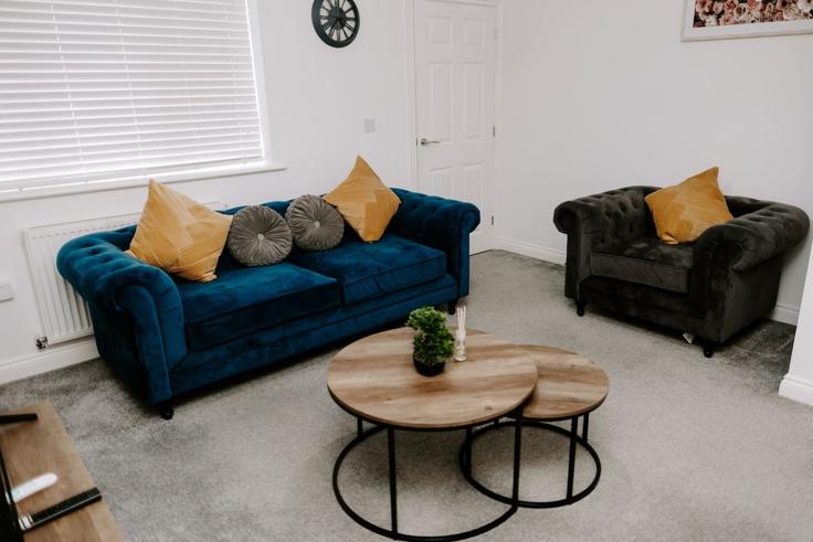 Elegante sala de estar con mobiliario moderno en un apartamento en Building Ragpath Lane - balloon-bnb - 1521026 en Stockton-on-Tees, Stockton-on-Tees Elegante sala de estar con mobiliario moderno en un apartamento en Building Ragpath Lane - balloon-bnb - 1521026 en Stockton-on-Tees, Stockton-on-Tees