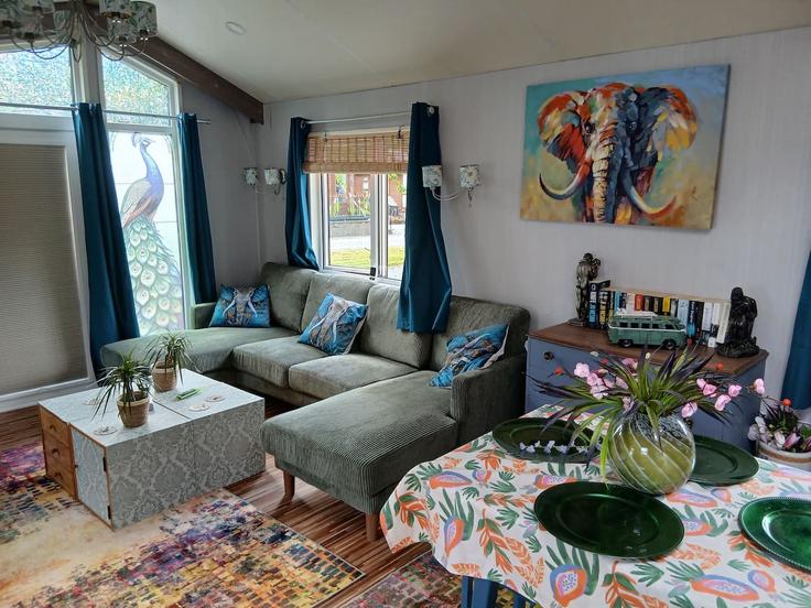 Salle de séjour élégante avec mobilier moderne dans un appartement à Building Auchterarder Caravan Park - balloon-bnb - 1607454 à Auchterarder and District, Auchterarder Salle de séjour élégante avec mobilier moderne dans un appartement à Building Auchterarder Caravan Park - balloon-bnb - 1607454 à Auchterarder and District, Auchterarder