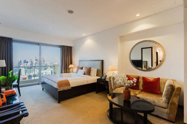 Building Al Suwayeb Street - baron-luxe-stays-holiday-homes-llc - 1580197 adresindeki bir dairede modern mobilyalarla zarif bir şekilde tasarlanmış oturma odası Dubai Marina, Dubai