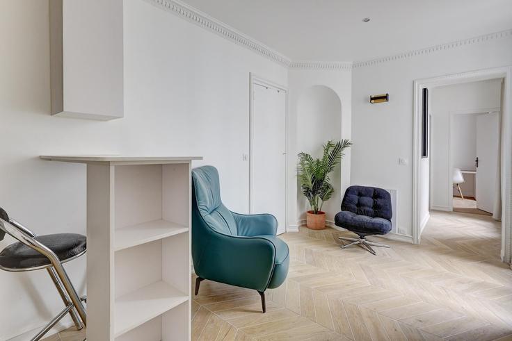 Building Rue de Nemours - bauvaut-88 - 1631903 adresindeki bir dairede modern mobilyalarla zarif bir şekilde tasarlanmış oturma odası 11th arrondissement, Paris Building Rue de Nemours - bauvaut-88 - 1631903 adresindeki bir dairede modern mobilyalarla zarif bir şekilde tasarlanmış oturma odası 11th arrondissement, Paris